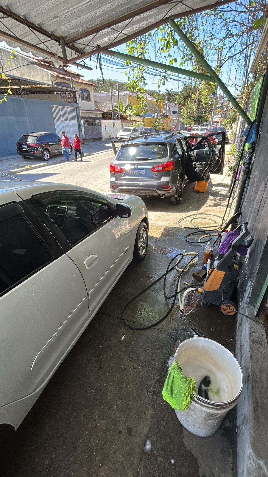 João Lava Jato - R. Calmom, 36 - Curicica, Rio de Janeiro - RJ, 22710-350