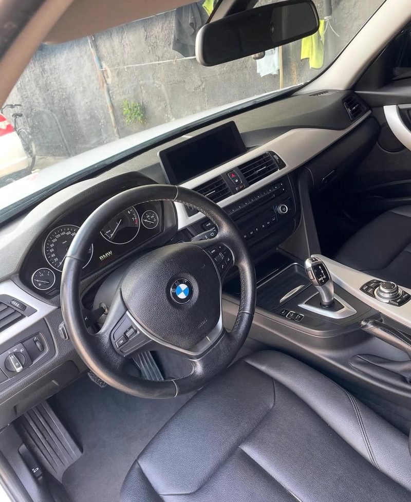 Parte interna do veículo após limpeza